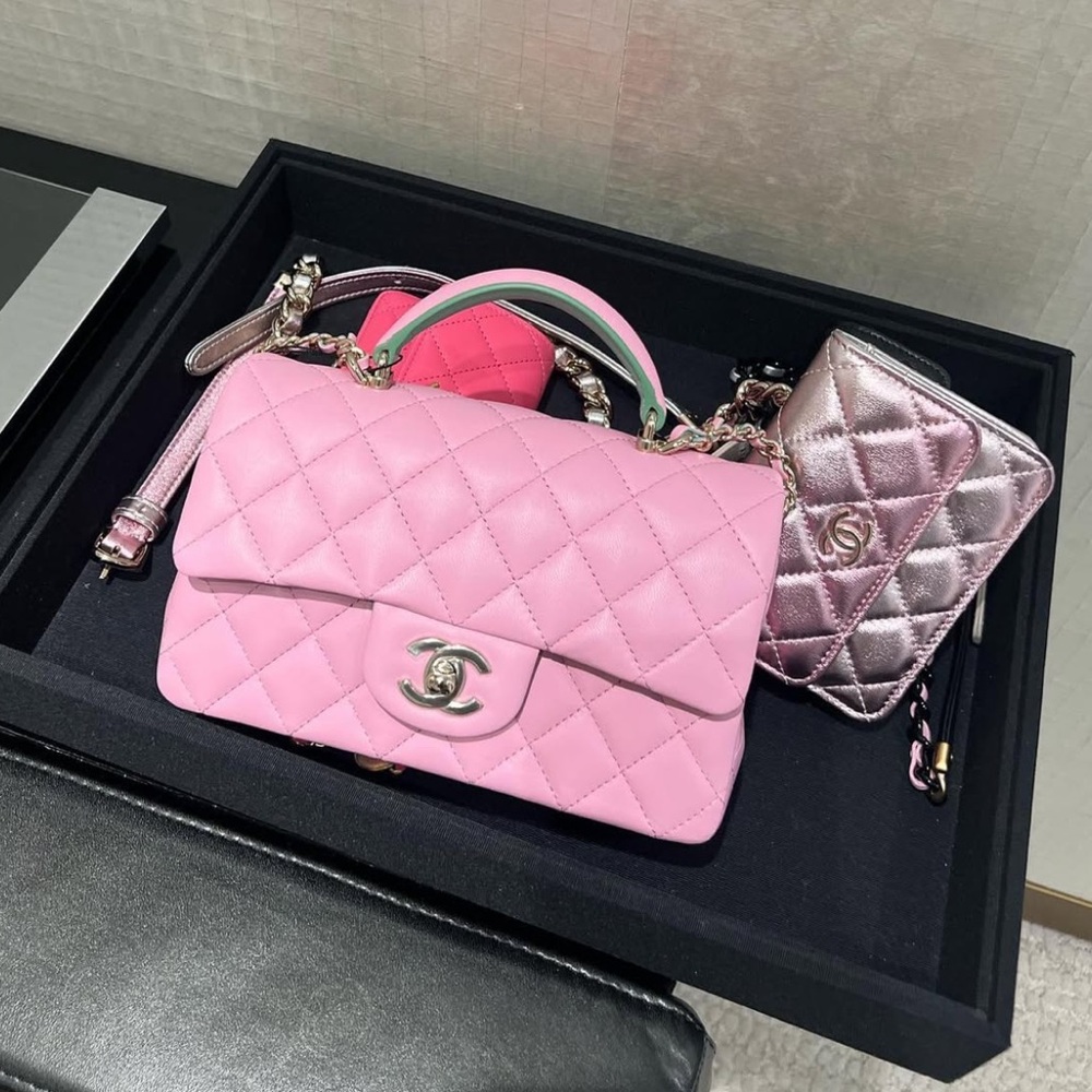 New Chanel Pink Quilted Shoulder Bag - Picture 2 of 2